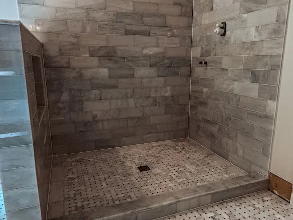 Greige subway, basketweave pan