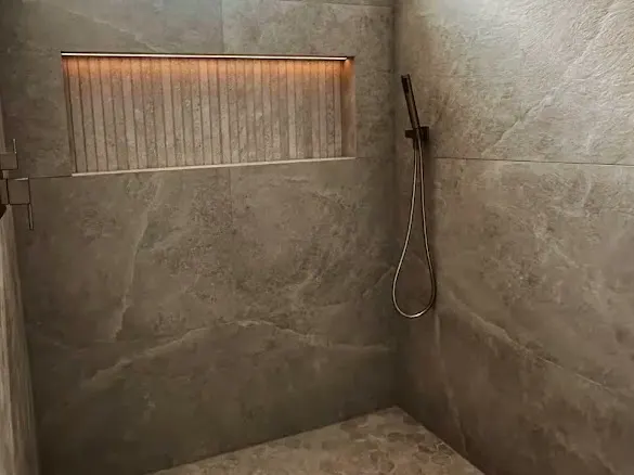 Slate and pebble walk-in